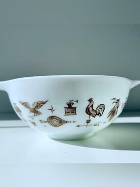Vintage Pyrex Early American Cinderella Mixing Bowl #443 - 2.5 Qt